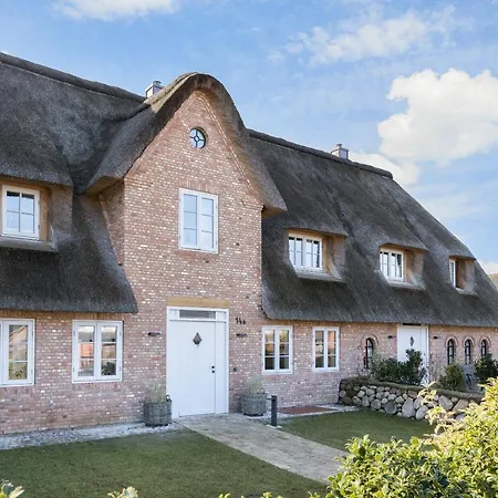 Holiday home Middenhus Am Risgap